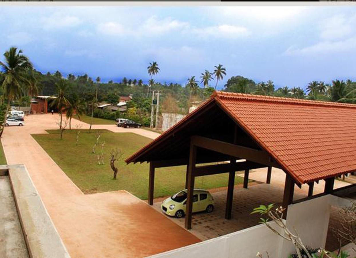Grand Beach Wadduwa Esterno foto